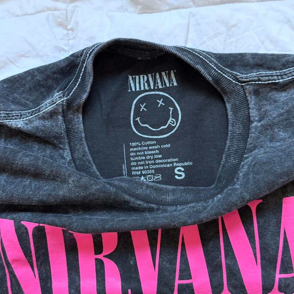 Nirvana smiley graphic band tee S cotton casual emo gunge skater black pink - Picture 6 of 7